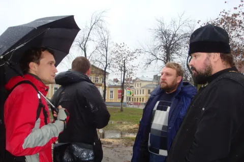 На кладбище людей появилось кладбище скверу