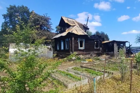 В ярославской деревне дом сгорел из-за удара молнии