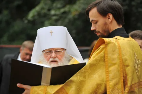 На храме Кирилло-Афанасьевского монастыря в Ярославле начали устанавливать купола