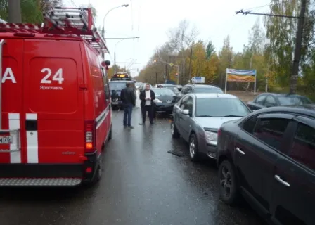 В Ярославле «поцеловались» сразу пять иномарок