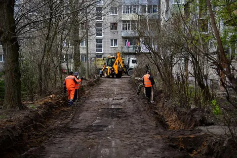 Ярославские власти с опережением графика приступили к благоустройству дворов