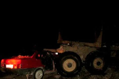 В Переславском районе «ВАЗ» влетел под лесовоз