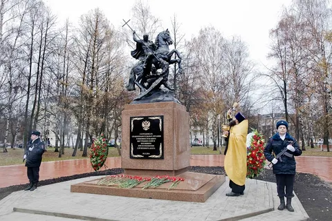 Злоумышленники подожгли не памятник Толбухину, а место для другого памятника