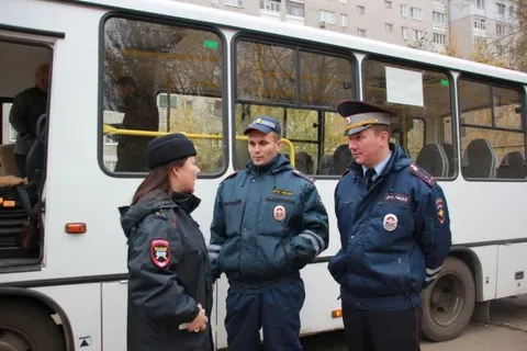 В Ярославле сотрудники ГИБДД проверили маршрутки