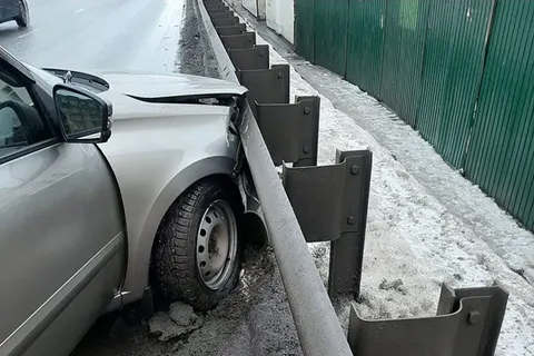 «Робин Гуд на Мерседесе»: в Ярославле появился постоянный участник ДТП