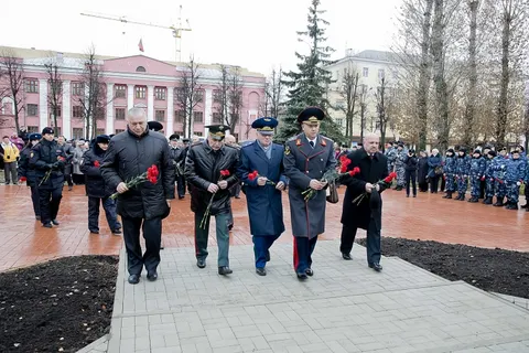 В Ярославле открыли памятник сотрудникам правоохранительных органов, погибшим при исполнении долга