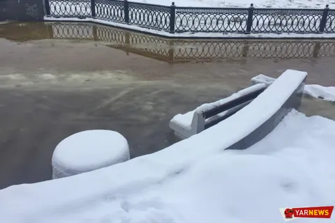 В Ярославле затопило Волжскую Набережную: видео