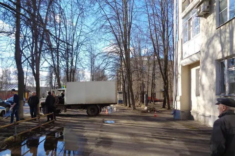 При выезде из двора на Спартаковской грузовик сбил велосипедиста