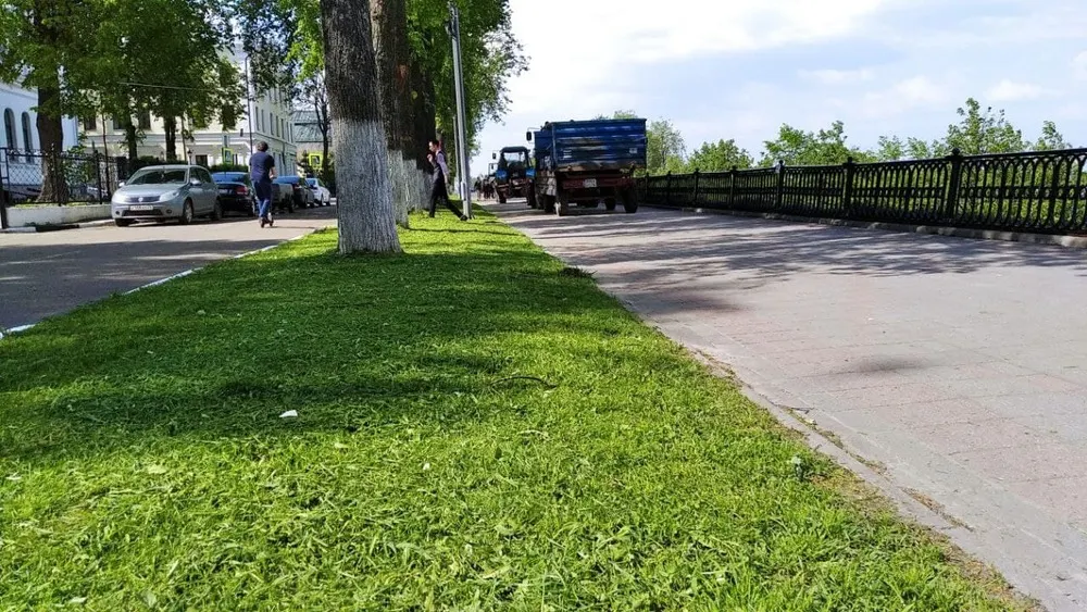 В Ярославле чистят Волжскую набережную