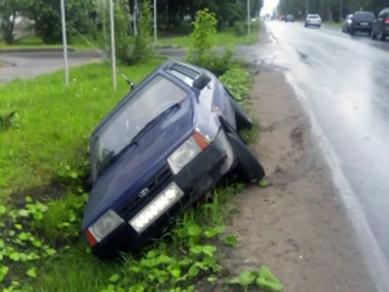 В Угличе столкнулись три автомобиля