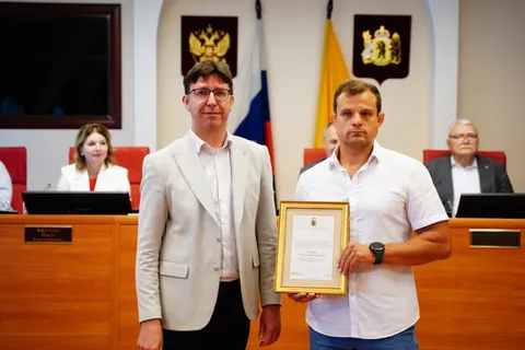 В Думе вручены награды ярославским волонтерам, помогающим бойцам СВО