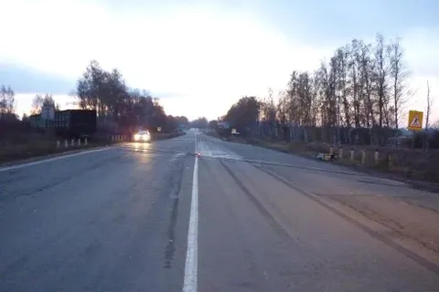 Ночью на дороге Ярославль-Рыбинск автомобиль врезался в поезд