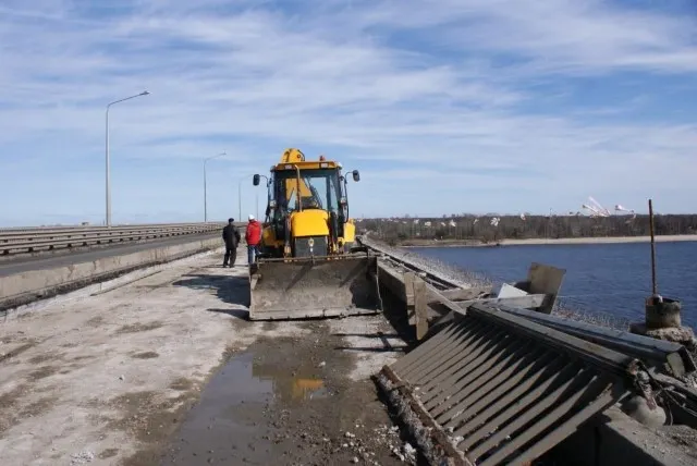Октябрьский мост в июне будут асфальтировать