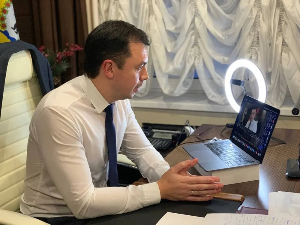 QR-код вместо пачек документов: глава Тутаевского района рассказал о цифровизации