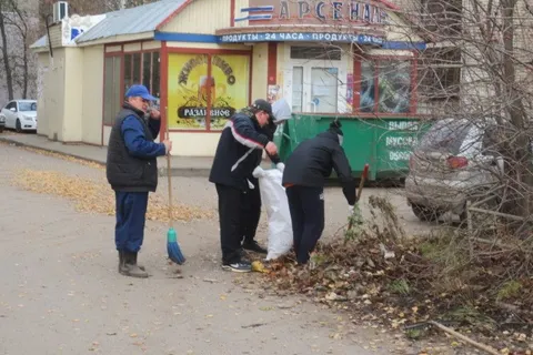 Во Фрунзенском районе Ярославля провели субботник