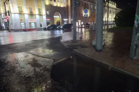 На улице Свободы в Ярославле появились бассейны для пешеходов