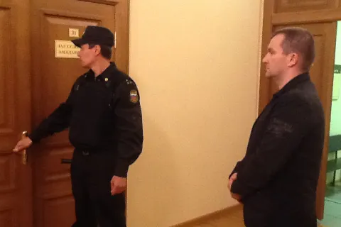 Константин Сонин явился в ФСБ с повинной 1 мая (видео с суда)