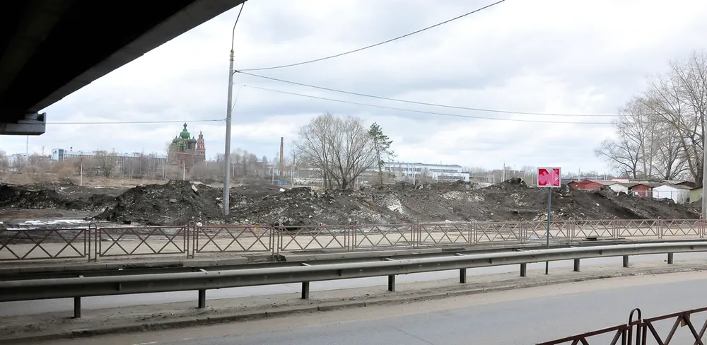 В Ярославле не ликвидируют несанкционированные снежные свалки. Фоторепортаж