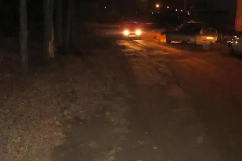 В Ярославле водитель такси врезался в дерево