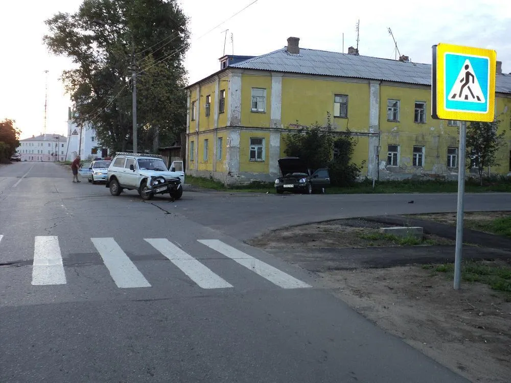 В Ярославской области иномарка столкнулась с «Нивой»