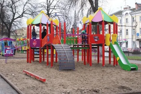 На Первомайском бульваре в Ярославле открылся новый детский городок