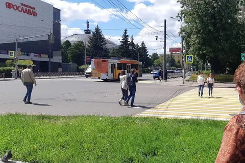 Ярославцев удивил пешеходный переход «в никуда»