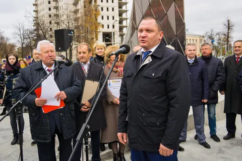 В Ярославле открыт памятник комсомолу 