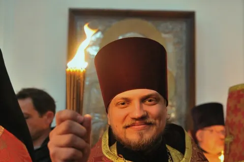 В Ярославль прибыл благодатный огонь. Фоторепортаж