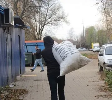 Во Фрунзенском районе Ярославля провели субботник