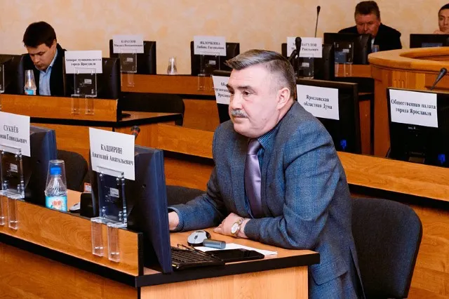Анатолий Каширин о плакатах однопартийца: Это партизанщина какая-то!