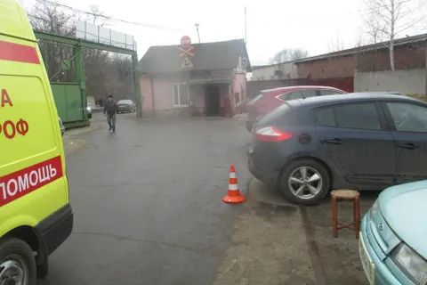 В Ярославле давший задний ход автомобиль сбил пенсионерку