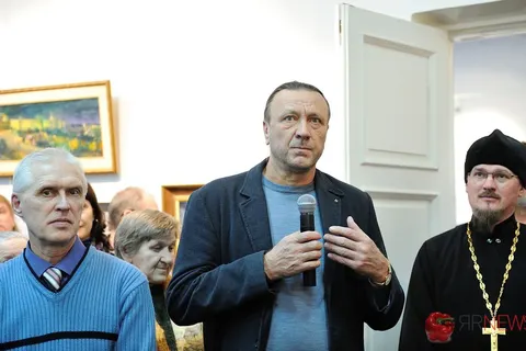 Желающие посетить выставку художника и священника Василия Шиханова не поместились в зал. Фоторепортаж