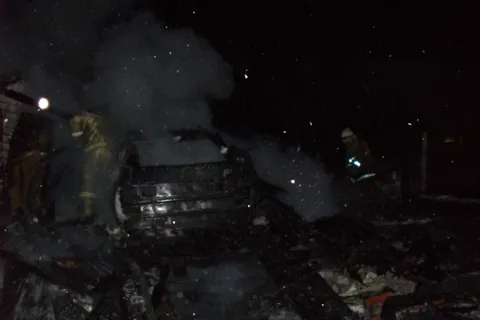 В Ярославской области сгорел гараж вместе с автомобилем