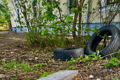 Ярославцы просят вернуть дорогу к двум школам и диспансеру