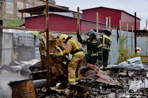 Пожар в ярославской промзоне тушили больше 8 часов