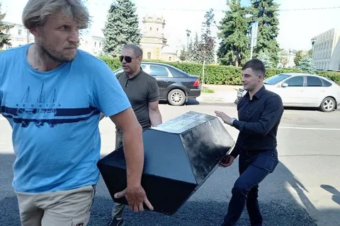 В Ярославле «похоронили» общественный транспорт
