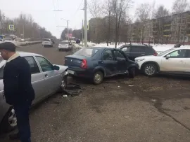 Тройное ДТП в Ярославле: две иномарки смяли отечественное авто