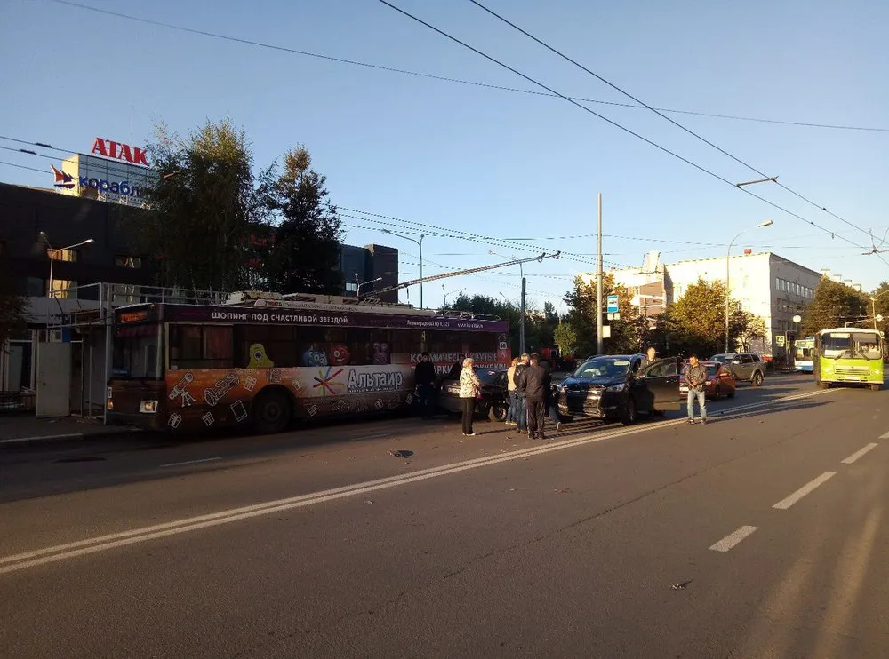 В Ярославле в ДТП попал троллейбус