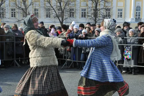 В Ярославле начали праздновать широкую Масленицу. Фоторепортаж