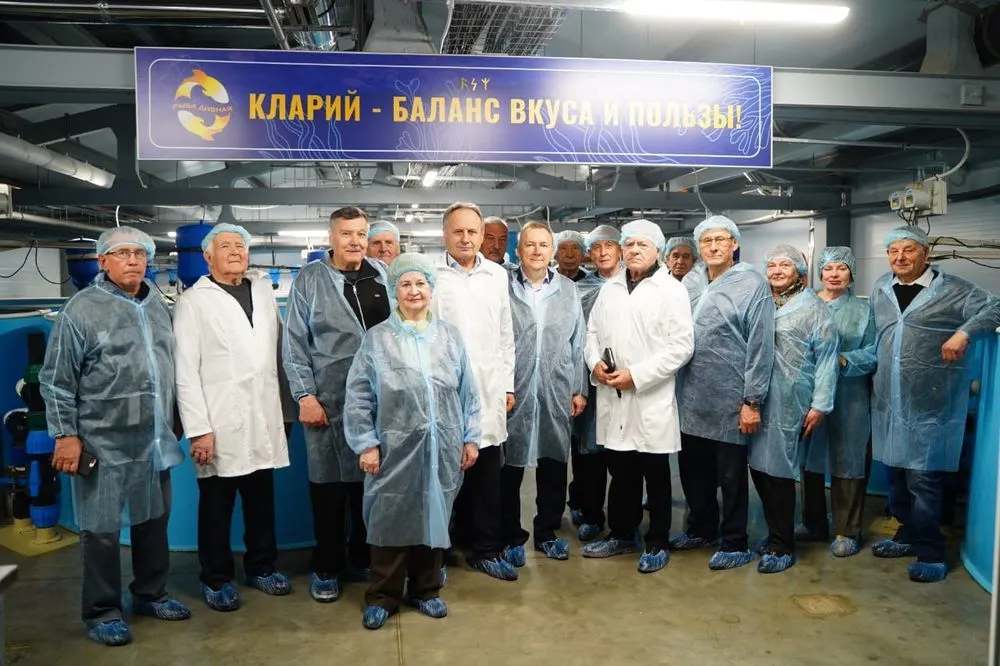 Ветеранам ярославского агропрома показали ферму клариевого сома