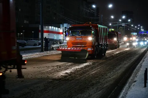 В Ярославле маршрутку развернуло и вынесло в кювет