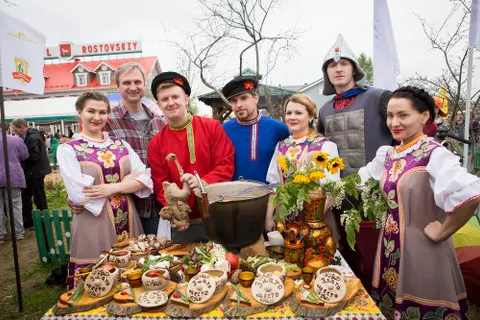 На фестивале «Великая Ростовская Уха» приготовили более 900 литров ухи