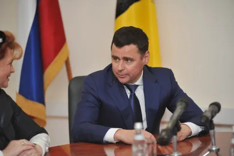 Олег Захаров вручил Дмитрию Миронову удостоверение губернатора Ярославской области