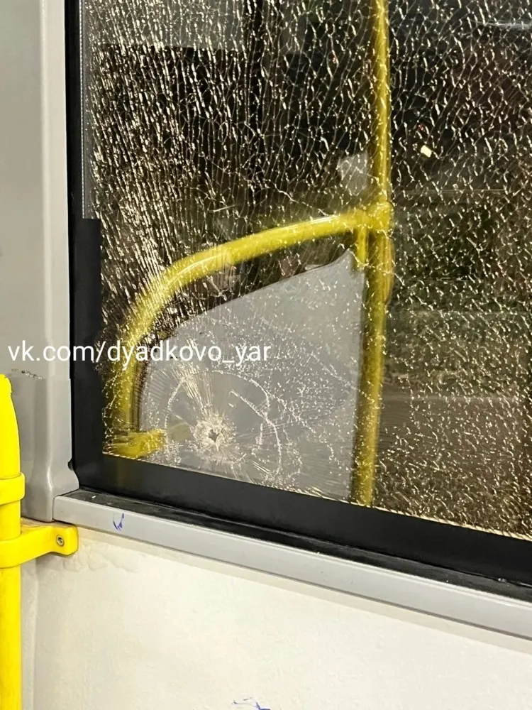 В Ярославле неизвестные выстрелили в окно пассажирского автобуса