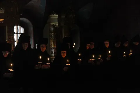 Опубликованы фото и видео с монашеского пострига в Толгском монастыре