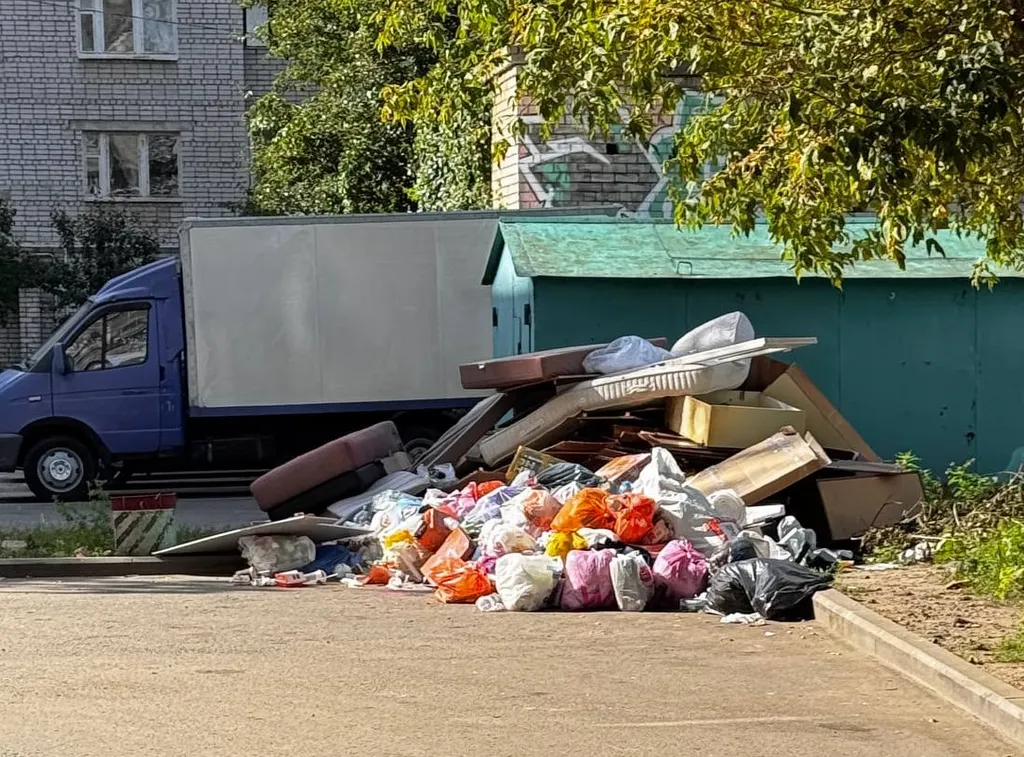 В центре Ярославля потеряли мусорные контейнеры