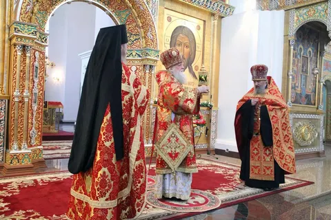 Благодатный огонь встретили в Ярославле