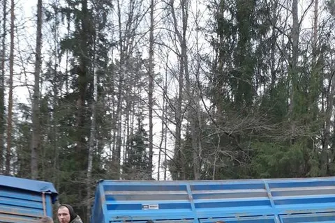 В Ярославской области перевернулась фура с пшеницей