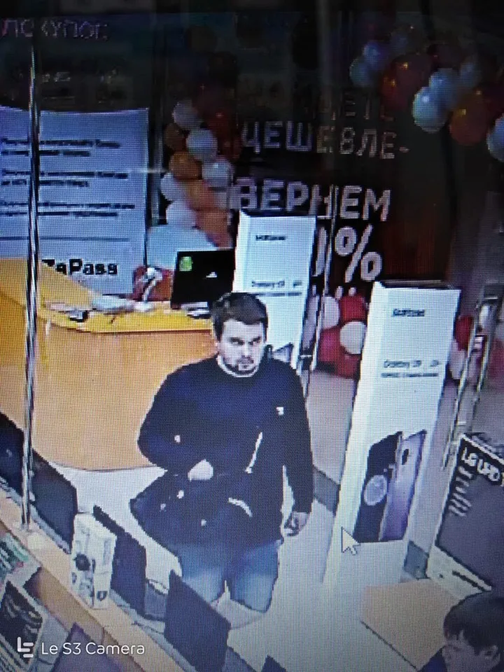 В Ярославле двое парней обнесли магазин под «присмотром» камер: видео
