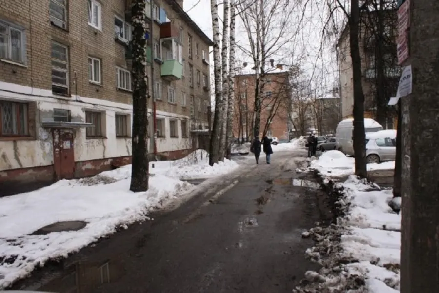 Ярославские управдомы обязали чистить тротуары зимой до асфальта